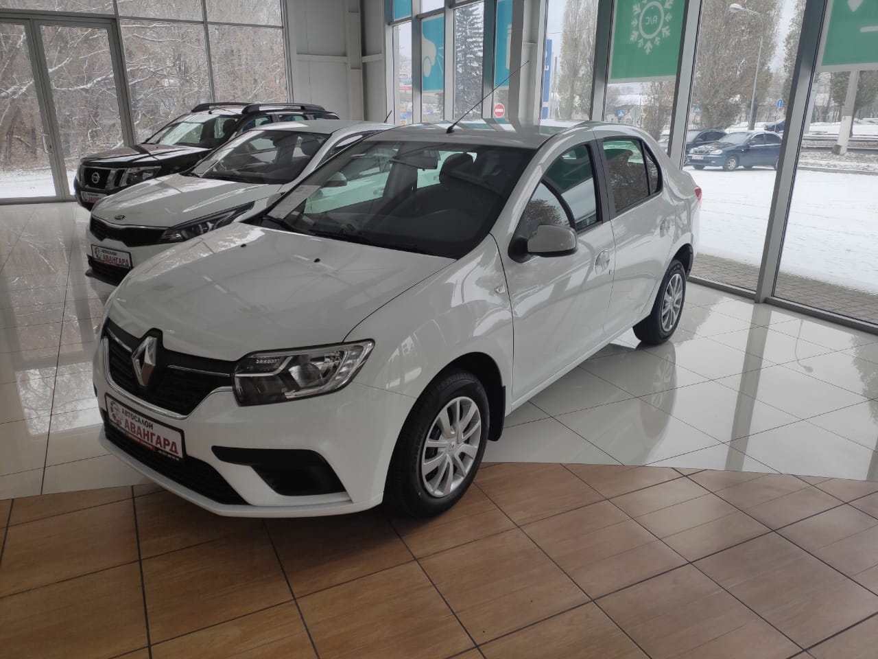 Renault LOGAN седан 1.6 л., 8-кл., (82 л.с.) 5МТ Life Белый 2020