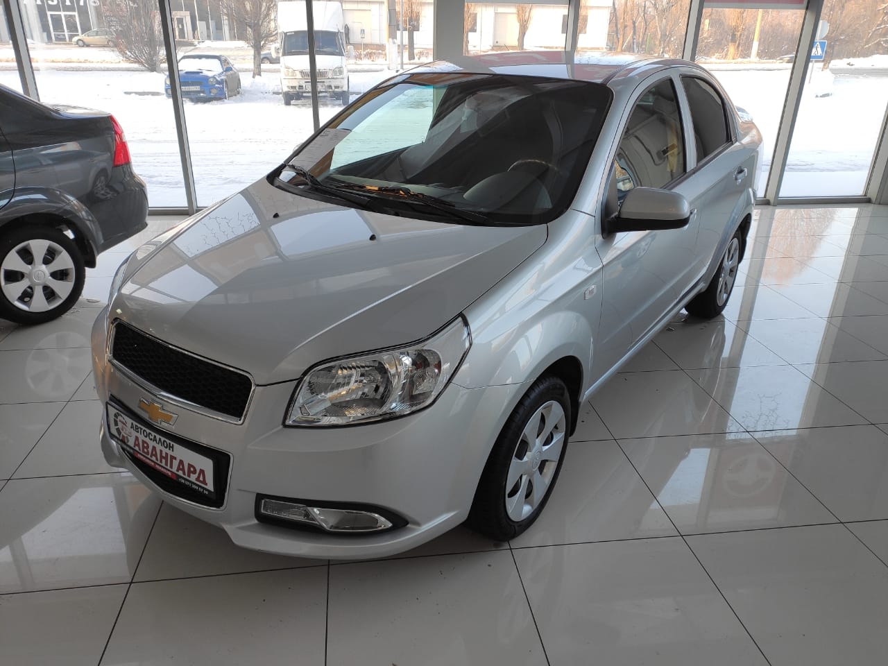 Chevrolet Nexia 1.5 16 кл. (105 л.с.) 5МТ комплектации LT, цвет серебристый  | Купить новый автомобиль в Донецке ДНР, в наличии и под заказ | Автосалон  Авангард