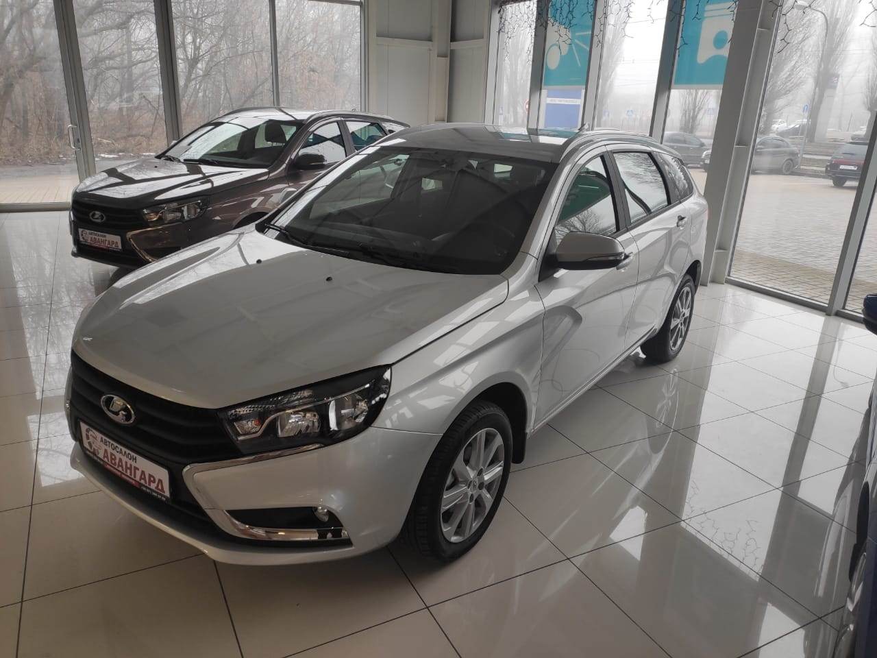 LADA Vesta SW универсал 1.6 л., 16-кл., (106 л.с.) 5МТ Comfort / Winter  Серебристый «Платина» | Купить новый автомобиль в Донецке ДНР, в наличии и  под заказ | Автосалон Авангард