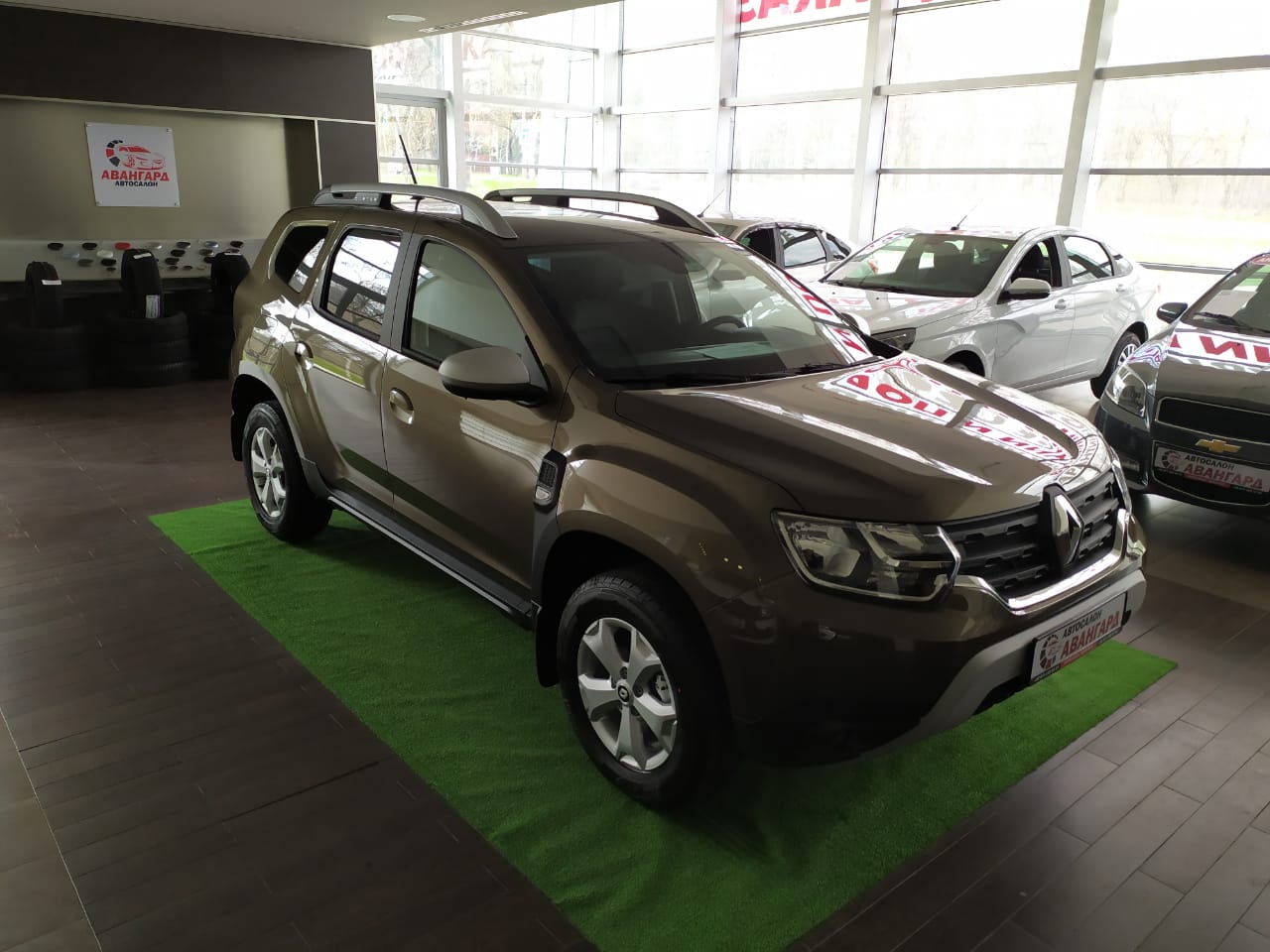 НОВЫЙ RENAULT DUSTER 1.6 л 16 кл. МКП6, Drive 4х4, Серо-коричневый металлик  Tenakuru, новинка 2021 | Купить новый автомобиль в Донецке ДНР, в наличии и  под заказ | Автосалон Авангард