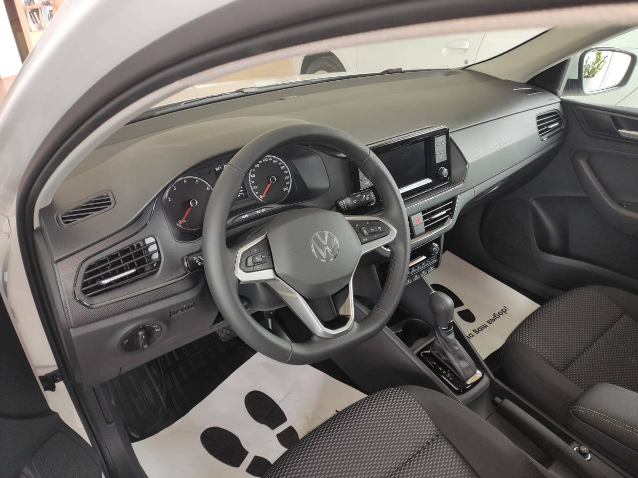 Volkswagen Polo лифтбек, 1.6 л., 16-кл., (110л.с.), 6АТ, Respect, Белый Pure, 2021