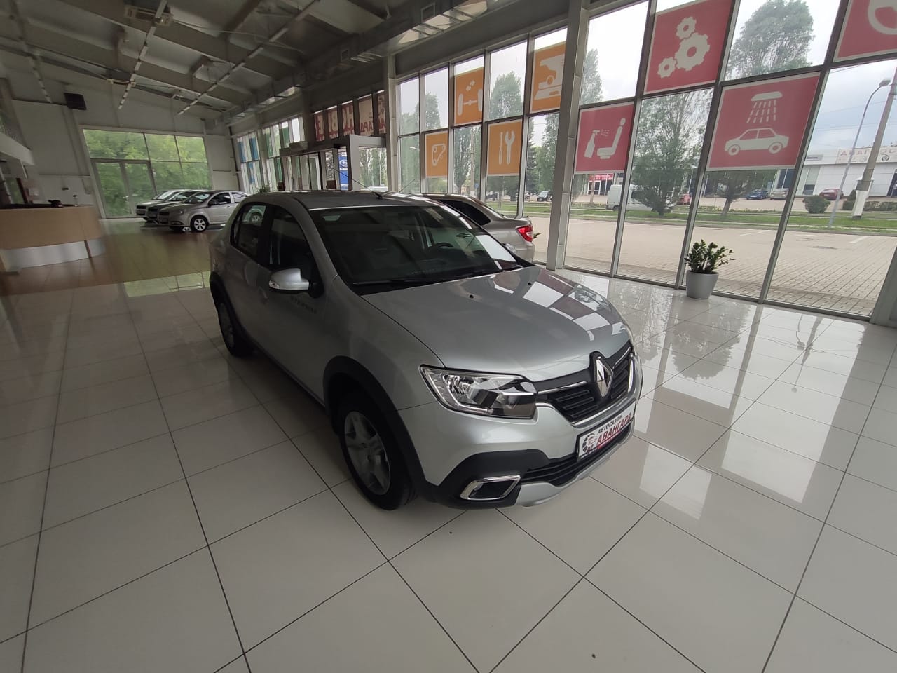 Renault LOGAN Stepway 1.6 МКП5 113 л.с. Life. 2021 | Купить новый  автомобиль в Донецке ДНР, в наличии и под заказ | Автосалон Авангард