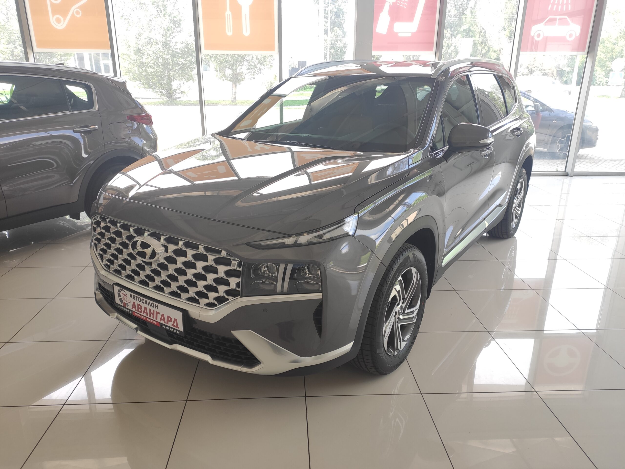 Новый HYUNDAI SANTA FE (САНТА ФЭ) 2.5 (180 л.с.) — 6АТ Prestige + пакет  Smart Sense. Серый. 2021 | Купить новый автомобиль в Донецке ДНР, в наличии  и под заказ | Автосалон Авангард