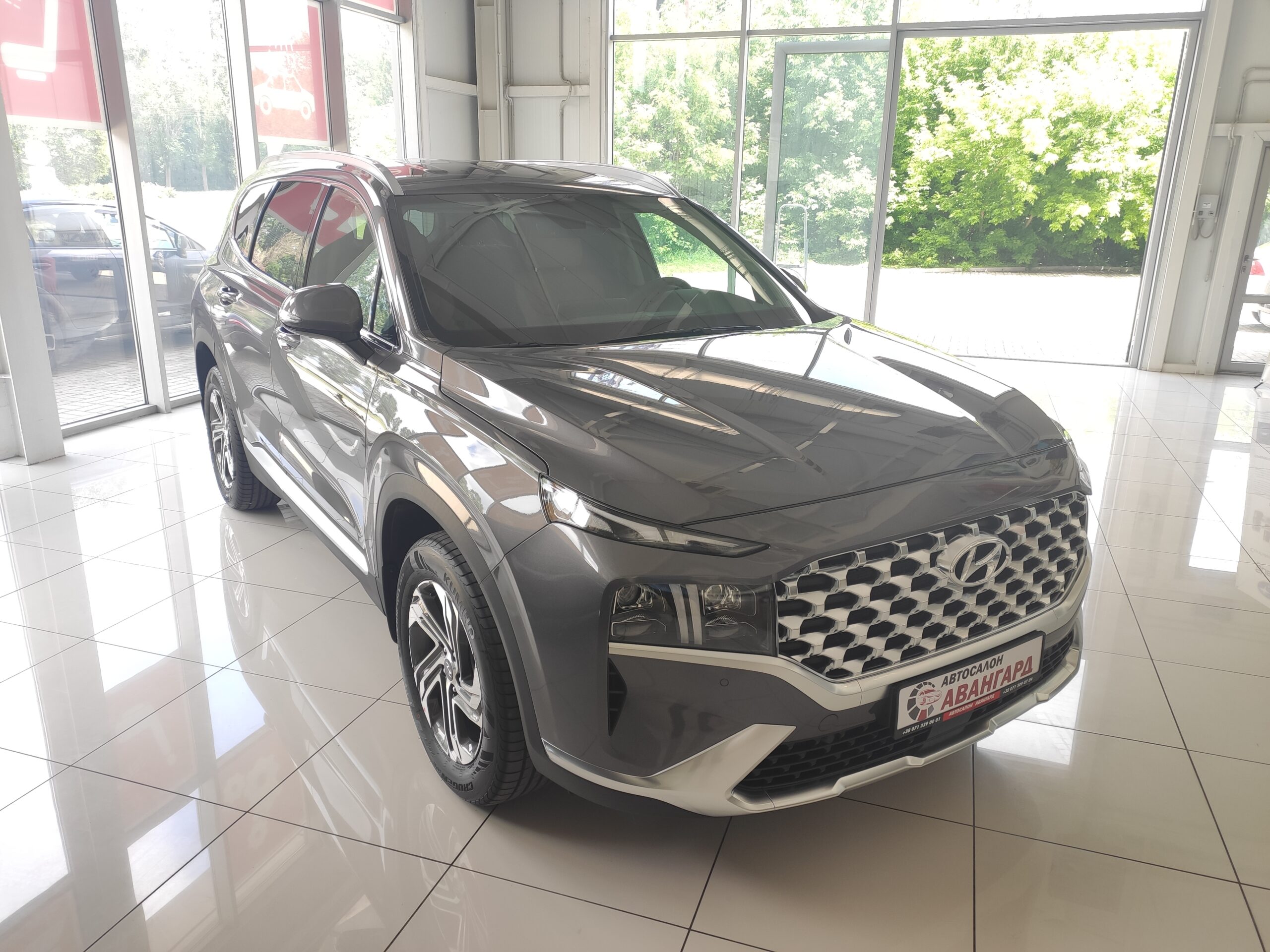 Новый HYUNDAI SANTA FE (САНТА ФЭ) 2.5 (180 л.с.) — 6АТ Prestige + пакет  Smart Sense. Серый. 2021 | Купить новый автомобиль в Донецке ДНР, в наличии  и под заказ | Автосалон Авангард