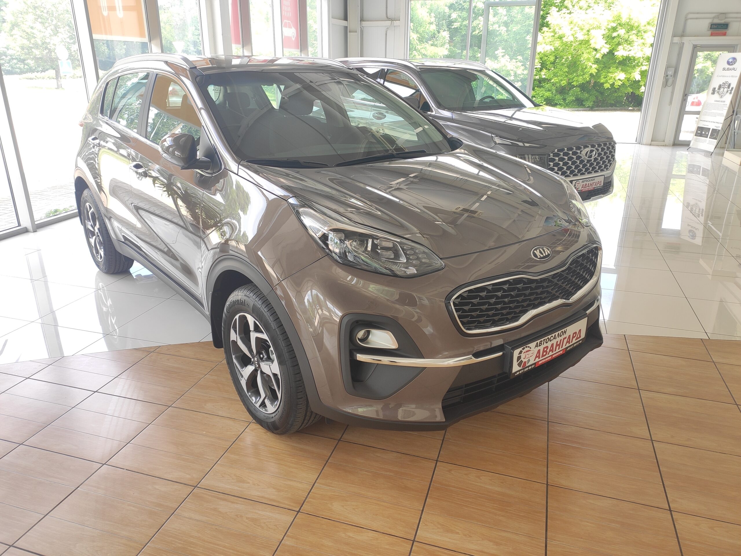 Kia Sportage 2.0 (150 л. c.), 6АТ. Привод передний, Luxe +. Коричневый.  2021 | Купить новый автомобиль в Донецке ДНР, в наличии и под заказ |  Автосалон Авангард