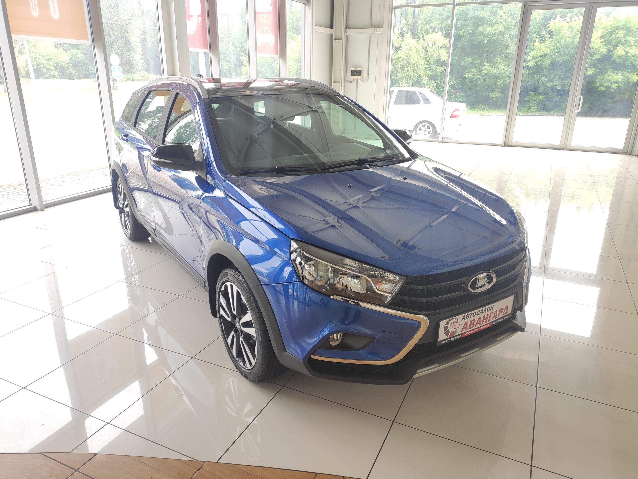 LADA Vesta SW Cross универсал 1.6 л 16-кл. (106 л.с.), 5МТ [BLACK]. Ярко- синий «Дайвинг» 2021 | Купить новый автомобиль в Донецке ДНР, в наличии и  под заказ | Автосалон Авангард