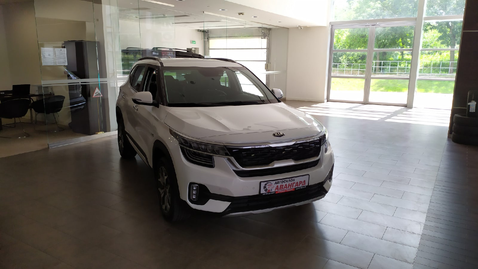 Kia Seltos 1.6 16 кл. 121 л.с. 6 АТ 4х4, Prestige, белого цвета, 2021 |  Купить новый автомобиль в Донецке ДНР, в наличии и под заказ | Автосалон  Авангард