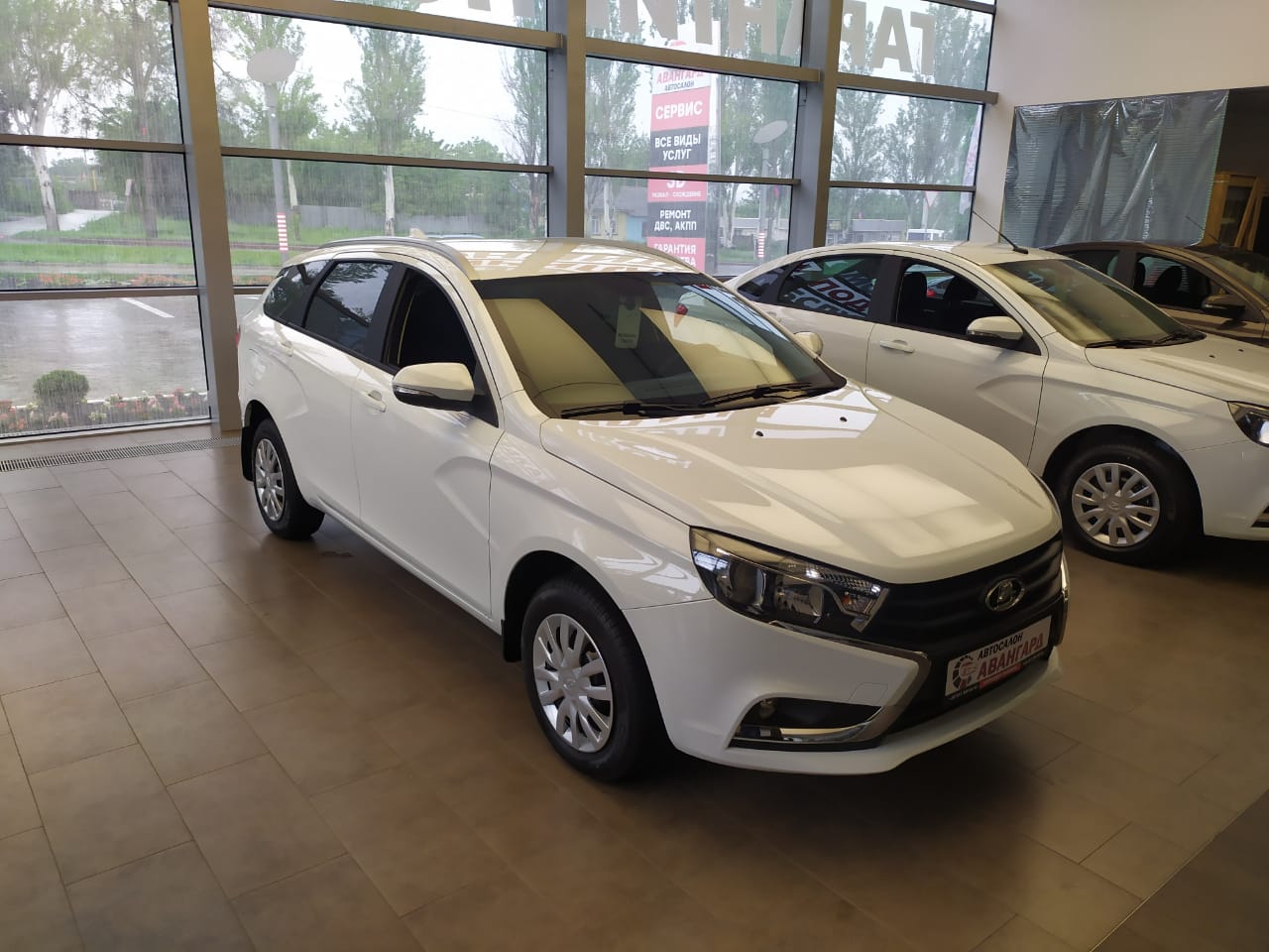 LADA Vesta SW универсал 1.6 л 16-кл. (106 л.с.), 5МТ / Comfort-Winter,  Белый «Ледниковый» 2021 | Купить новый автомобиль в Донецке ДНР, в наличии  и под заказ | Автосалон Авангард