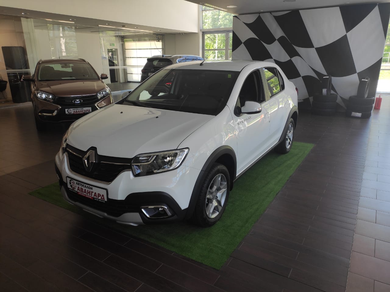 Renault LOGAN Stepway 1.6л, 8-кл, (82 л.с.) МКП5,  Life +Кондиционер. Белый, 2021