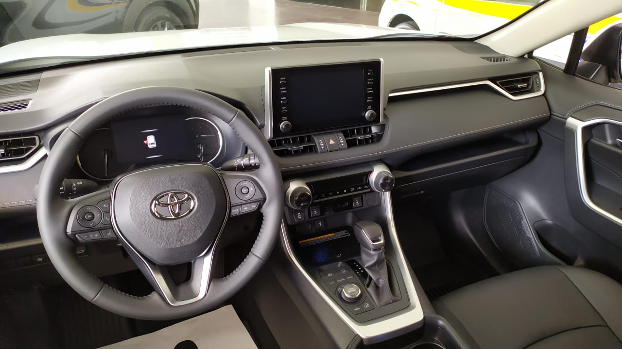 Toyota RAV4 2.5 8АКП (199 л.с.) 4WD. Престиж, Белый, 2021