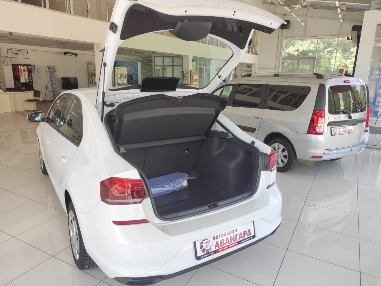 Volkswagen Polo лифтбек 1.6 л. (110 л.с.), 5МТ Respect + Пакет »Зимний» + Центральный подлокотник спереди с нишей, Белый 2021