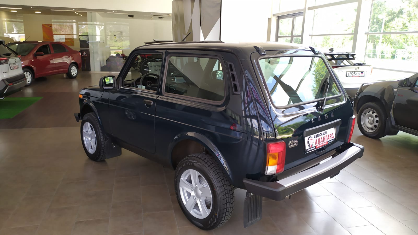 Lada Niva Legend 3дв. 1.7 8 кл. 83 л.с 5МТ. Luxe-Кондиционер. ТЕМНО-ЗЕЛЕНЫЙ  НЕССИ 2021 ДНР | Купить новый автомобиль в Донецке ДНР, в наличии и под  заказ | Автосалон Авангард