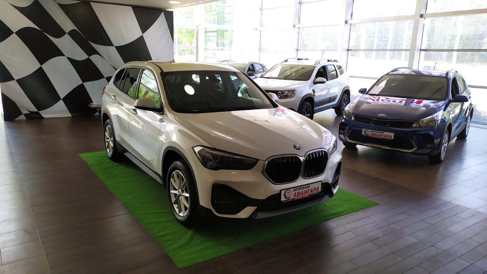 BMW X1 sDrive18i 1.5 140 л.с. 7-Steptronic. SE. Белоснежный 2021 Донецк |  Купить новый автомобиль в Донецке ДНР, в наличии и под заказ | Автосалон  Авангард