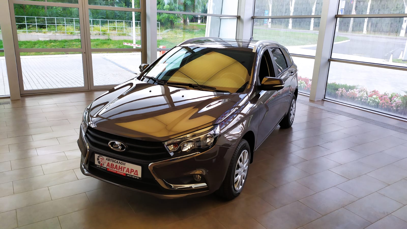 LADA VESTA SW универсал 1.6 л 16-кл. (106 л.с.), 5МТ, Comfort/Winter,  Коричневый «Ангкор» 2021 | Купить новый автомобиль в Донецке ДНР, в наличии  и под заказ | Автосалон Авангард