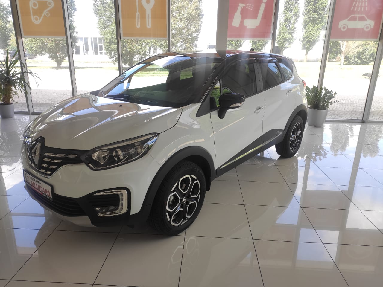 Renault KAPTUR 1.6 л., 16-кл., (114л.с.) CVT X-Tronic, 4х2. Style. Белый с черной  крышей. 2021 | Купить новый автомобиль в Донецке ДНР, в наличии и под заказ  | Автосалон Авангард