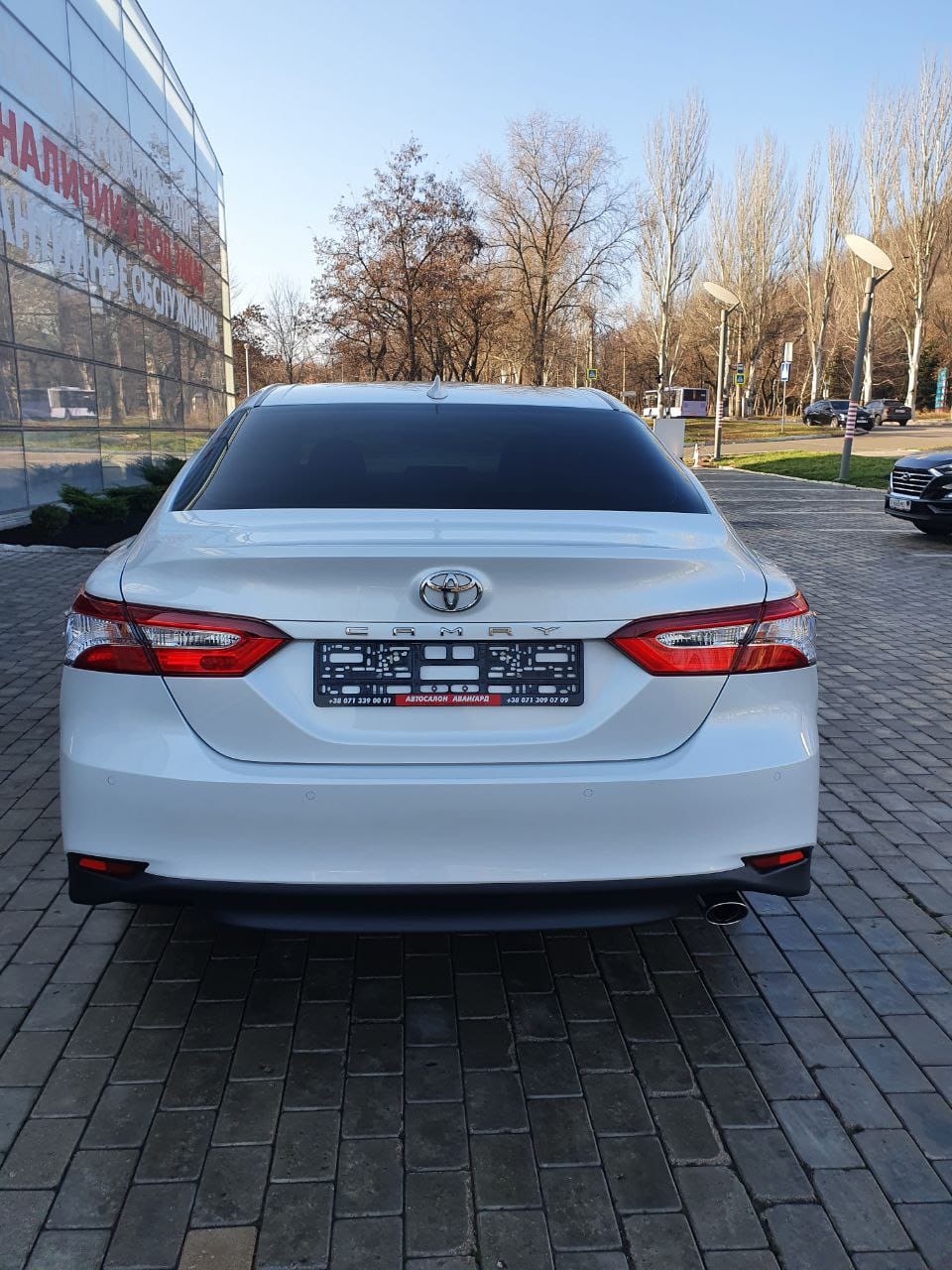 TOYOTA CAMRY 2.5л. (200 л.с.) бензин. 8 АКПП. Элеганс. Белый. 2021 | Купить  новый автомобиль в Донецке ДНР, в наличии и под заказ | Автосалон Авангард