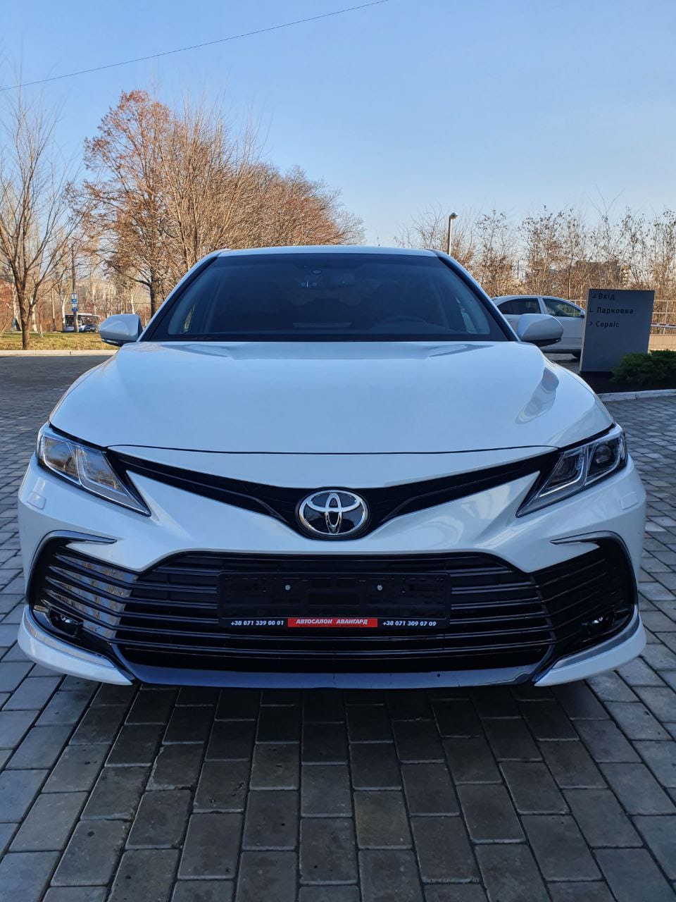 TOYOTA CAMRY 2.5л. (200 л.с.) бензин. 8 АКПП. Элеганс. Белый. 2021 | Купить  новый автомобиль в Донецке ДНР, в наличии и под заказ | Автосалон Авангард