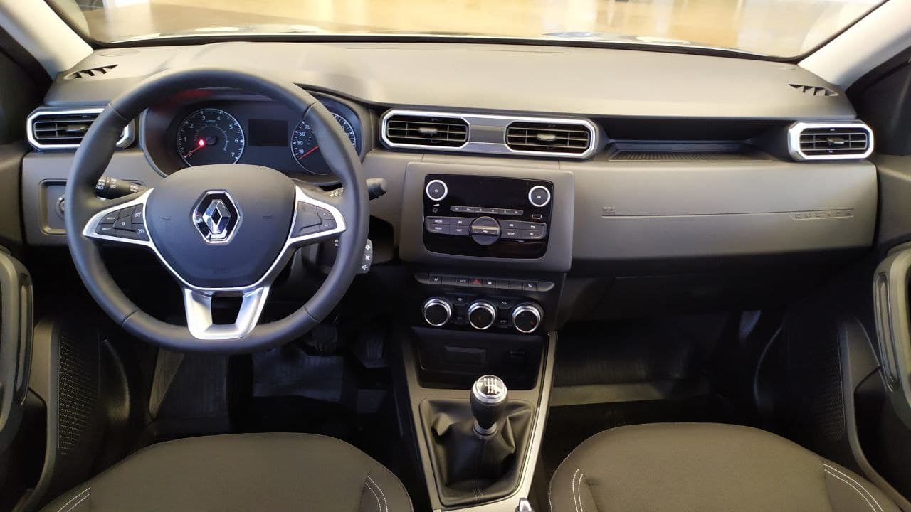 Renault Duster 2.0 16 кл. 143 л.с. 6 МТ 4х4 комплектации Drive + Пакет Комфорт 2021 года выпуска.