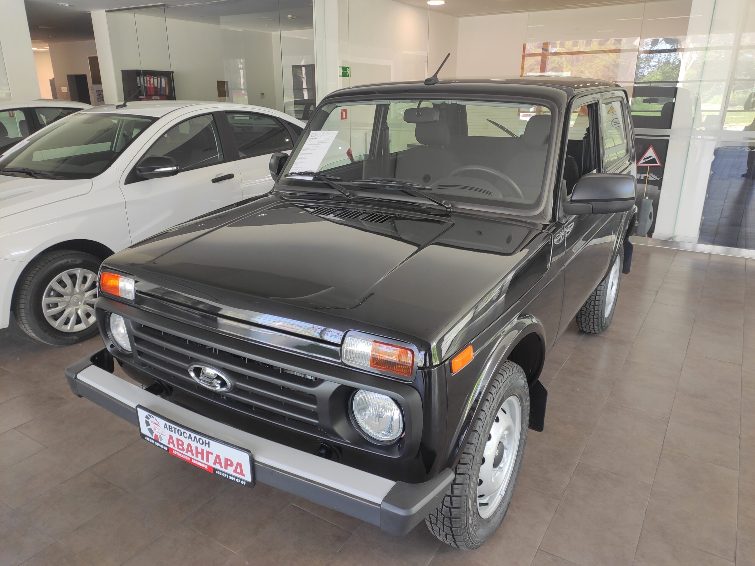 LADA NIVA LEGEND 3 ДВ. 1.7 л 8 кл. (83 л.с.), 5МТ, 4WD Classic «22»  Кондиционер, Черный «Пантера» 2022 | Купить новый автомобиль в Донецке ДНР,  в наличии и под заказ | Автосалон Авангард