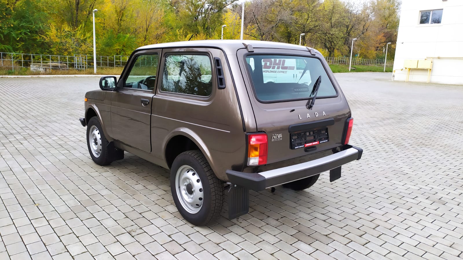 LADA NIVA LEGEND 3 ДВ. 1.7 л 8 кл. (83 л.с.), 5МТ, 4WD комплектации Classic  «22» + Кондиционер, Золотисто-коричневый «Кориандр» 2022 | Купить новый  автомобиль в Донецке ДНР, в наличии и под заказ | Автосалон Авангард