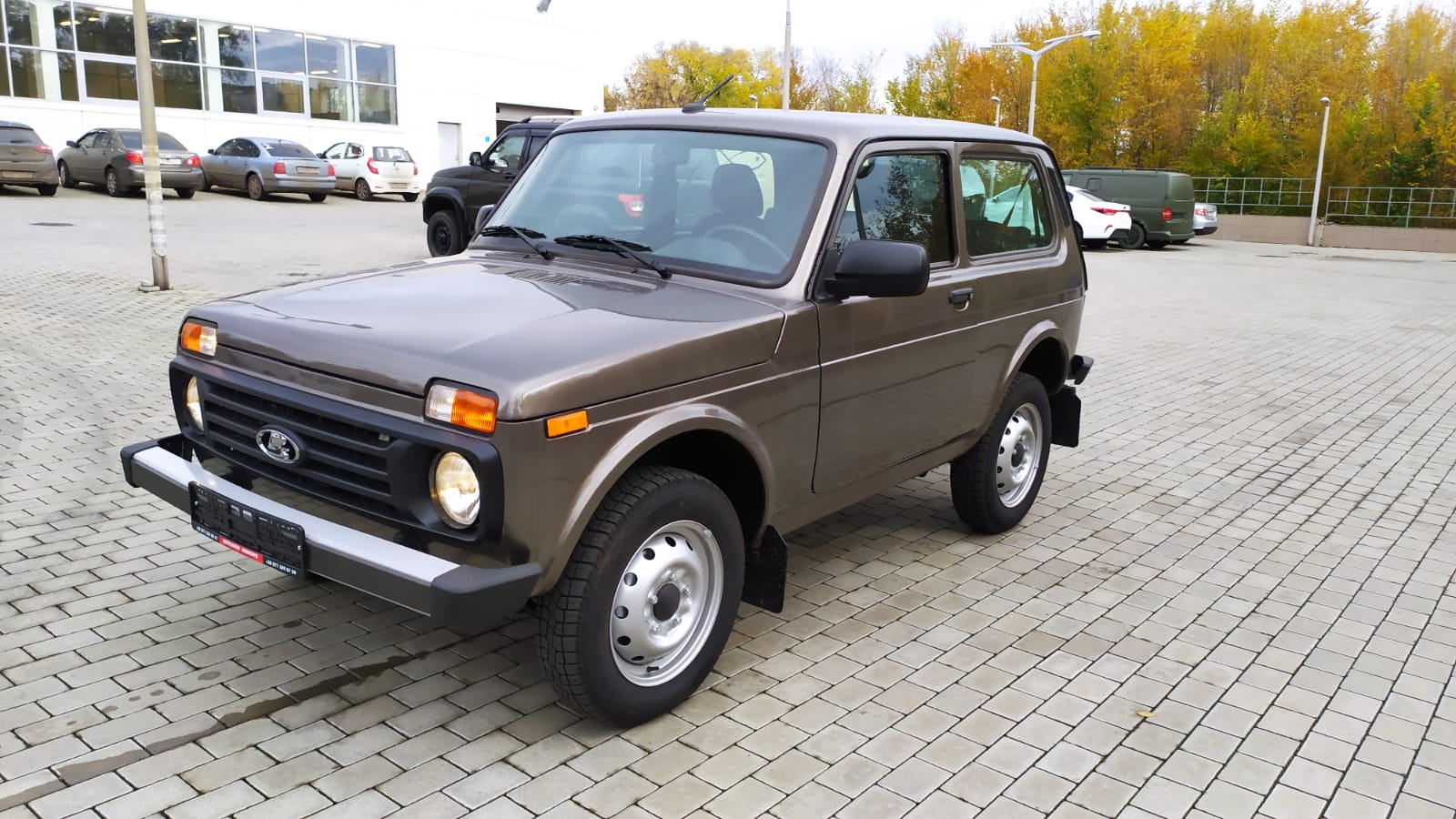 LADA NIVA LEGEND 3 ДВ. 1.7 л 8 кл. (83 л.с.), 5МТ, 4WD комплектации Classic  «22» + Кондиционер, Золотисто-коричневый «Кориандр» 2022 | Купить новый  автомобиль в Донецке ДНР, в наличии и под заказ | Автосалон Авангард