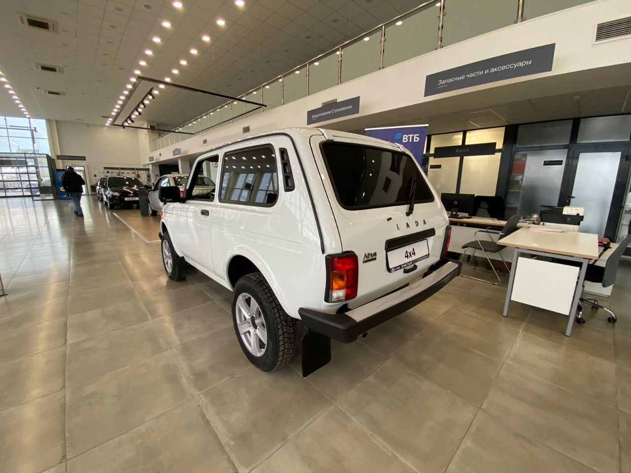 LADA Niva Legend 1.7 8кл. (83л.с.) 5МТ. 4WD. Luxe. Белый. 2022 | Купить  новый автомобиль в Донецке ДНР, в наличии и под заказ | Автосалон Авангард