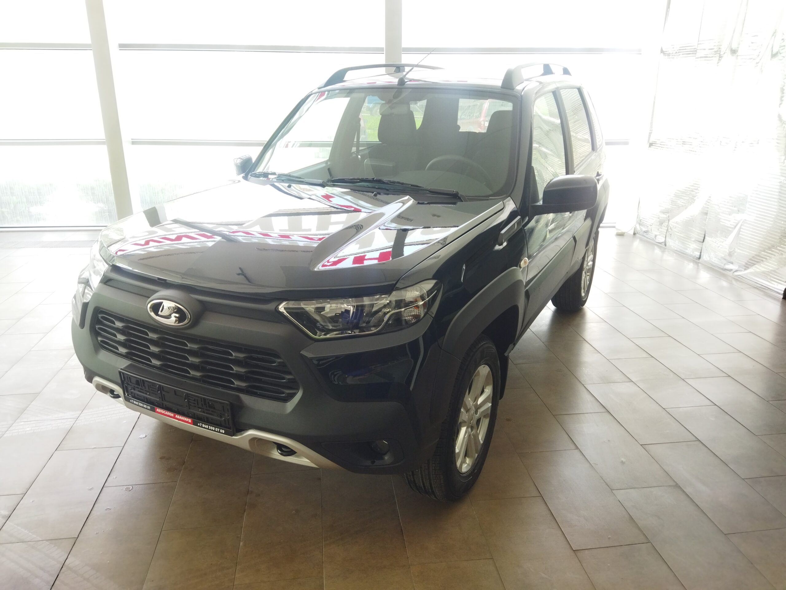 LADA Niva Travel 1.7 8кл. (80 л.с.) 5МТ. 4WD. Luxe. Темно-зеленый. 2023 |  Купить новый автомобиль в Донецке ДНР, в наличии и под заказ | Автосалон  Авангард