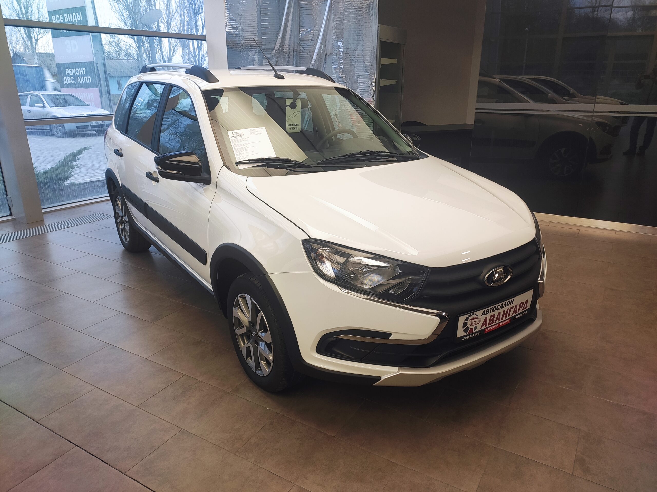 LADA GRANTA CROSS, 1.6 л 16-кл. (106 л.с.), 5МТ. Comfort. Белый. 2023 |  Купить новый автомобиль в Донецке ДНР, в наличии и под заказ | Автосалон  Авангард