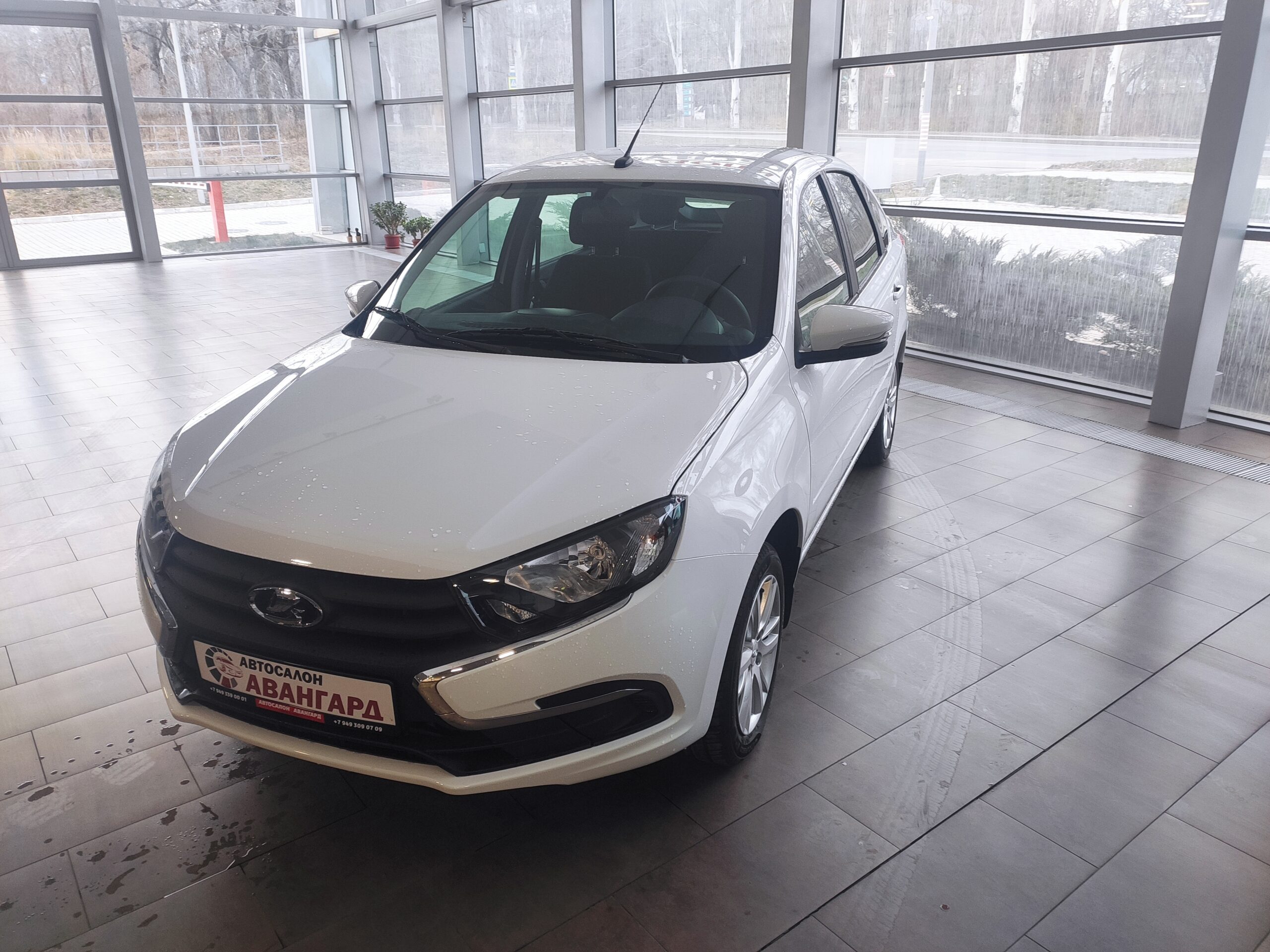 Lada Granta Лифтбэк 1.6 8 кл. (90 л.с.) 5МТ. Comfort + ПАКЕТ R15»  ЛЕГКОСПЛАВНЫЕ ДИСКИ. Белый. 2023 | Купить новый автомобиль в Донецке ДНР, в  наличии и под заказ | Автосалон Авангард