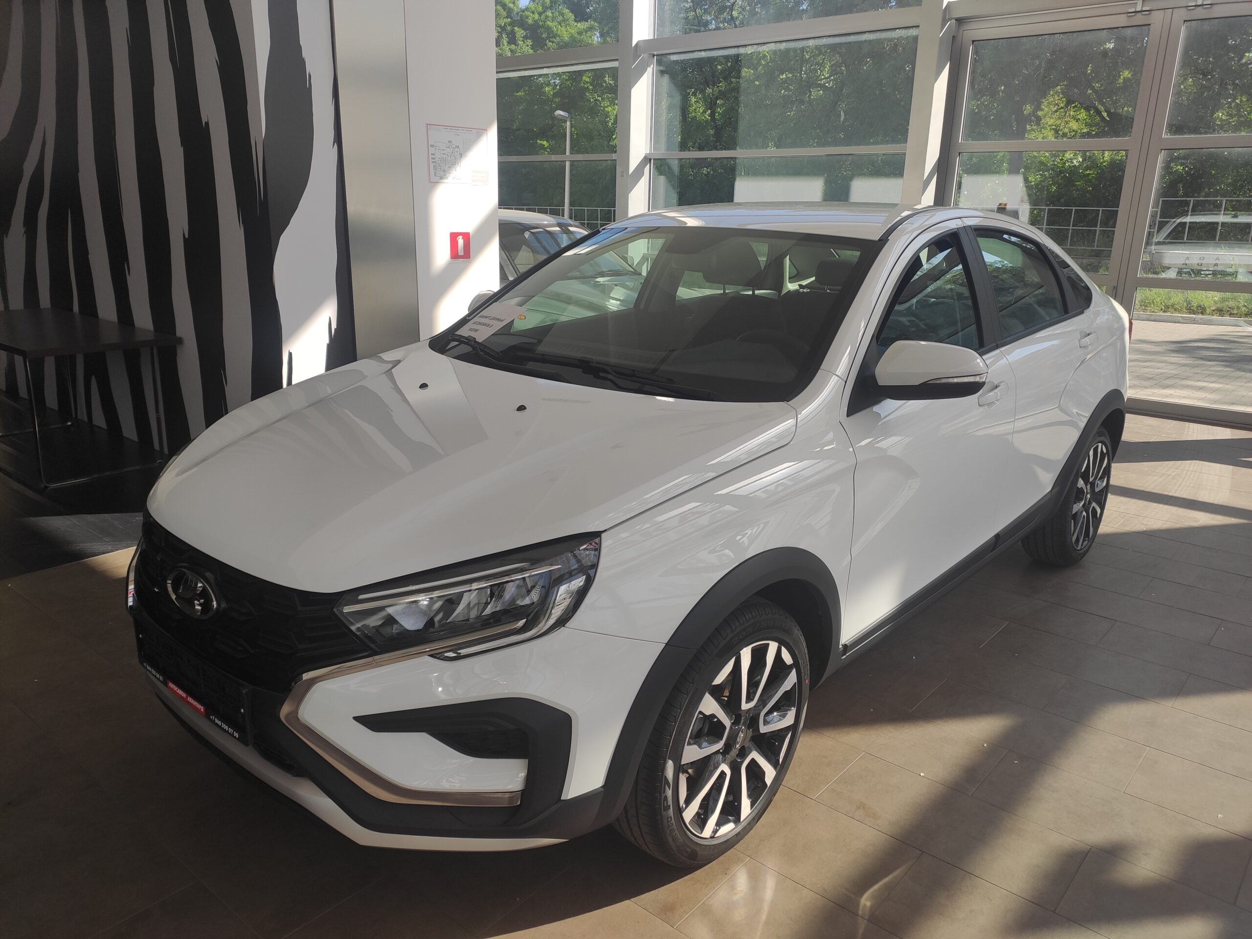 Lada VESTA CROSS 1.6 16 кл. 106 л.с. 5 МТ. Enjoy24. Белый. 2024 | Купить  новый автомобиль в Донецке ДНР, в наличии и под заказ | Автосалон Авангард