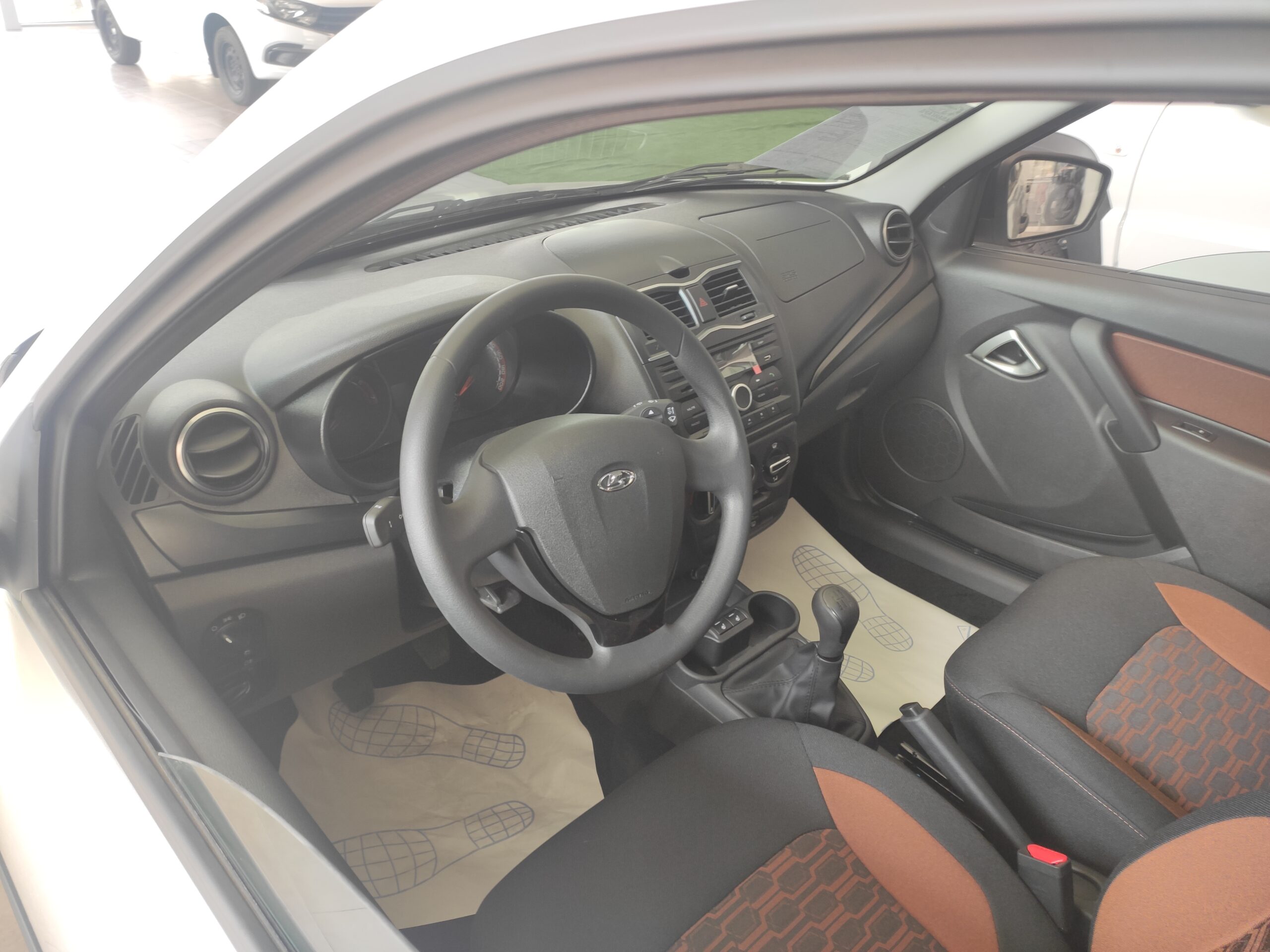 LADA GRANTA CROSS 1.6 л 8-кл. (90 л.с.), 5МТ. Comfort. Серебристый. 2024