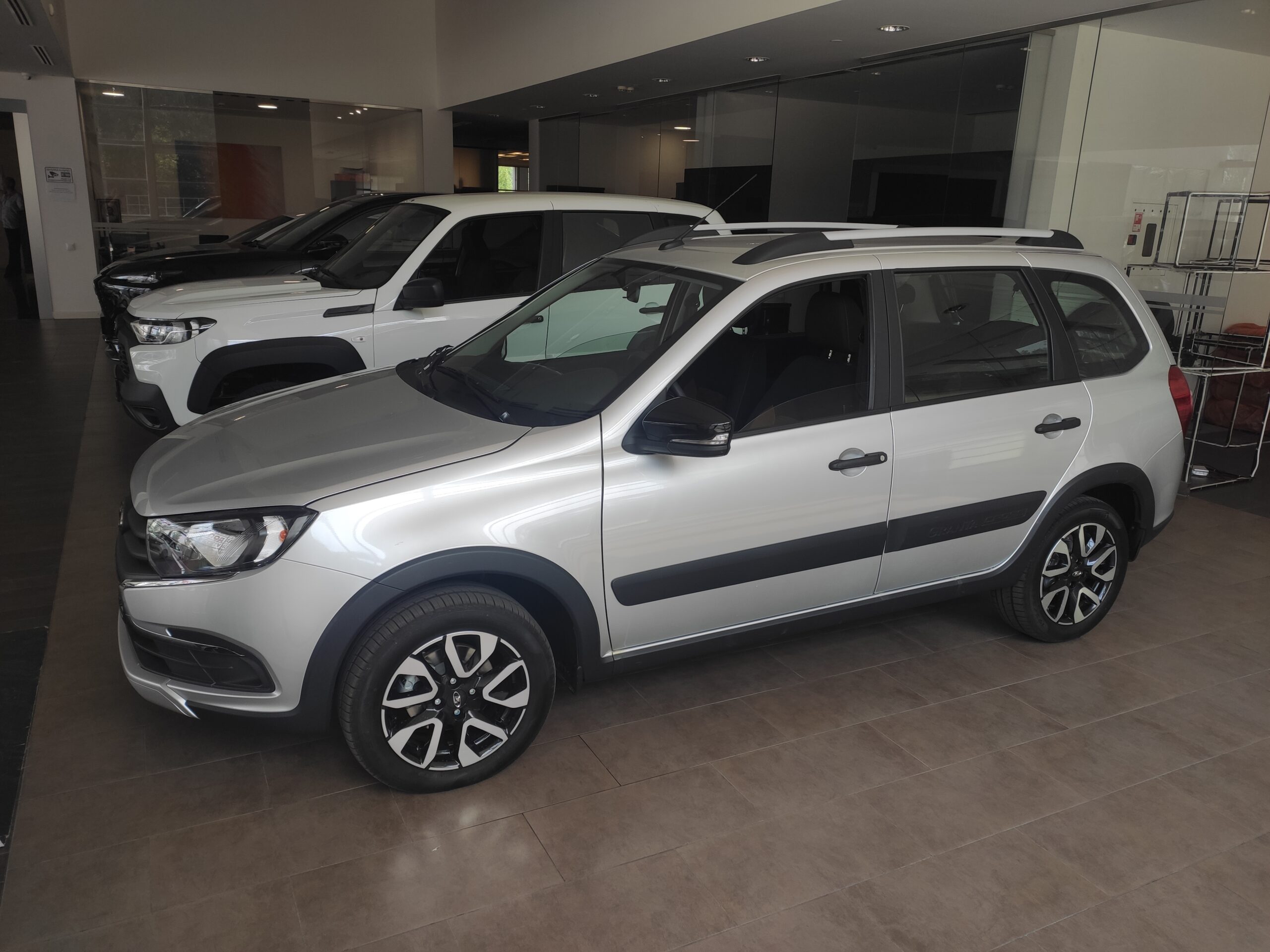 LADA GRANTA CROSS 1.6 л 8-кл. (90 л.с.), 5МТ. Comfort. Серебристый. 2024