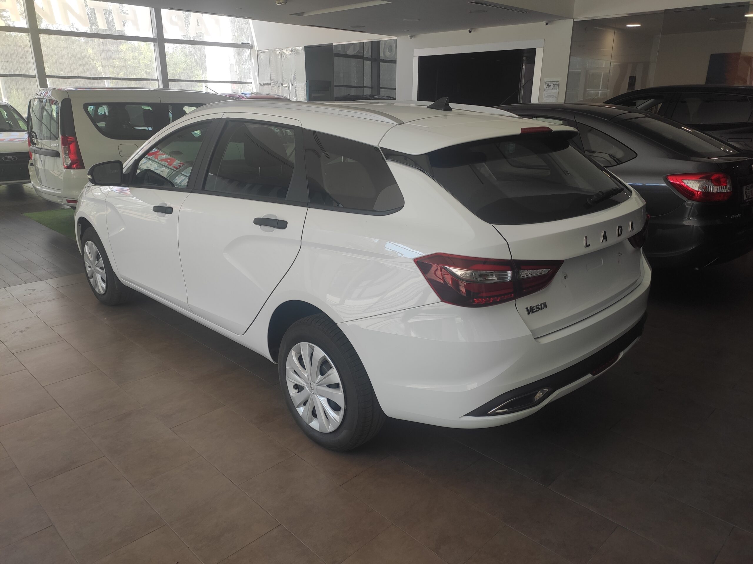 LADA VESTA SW 1.6 л. 16-кл. (106 л.с.) 5MT. Comfort’24. Белый. 2024