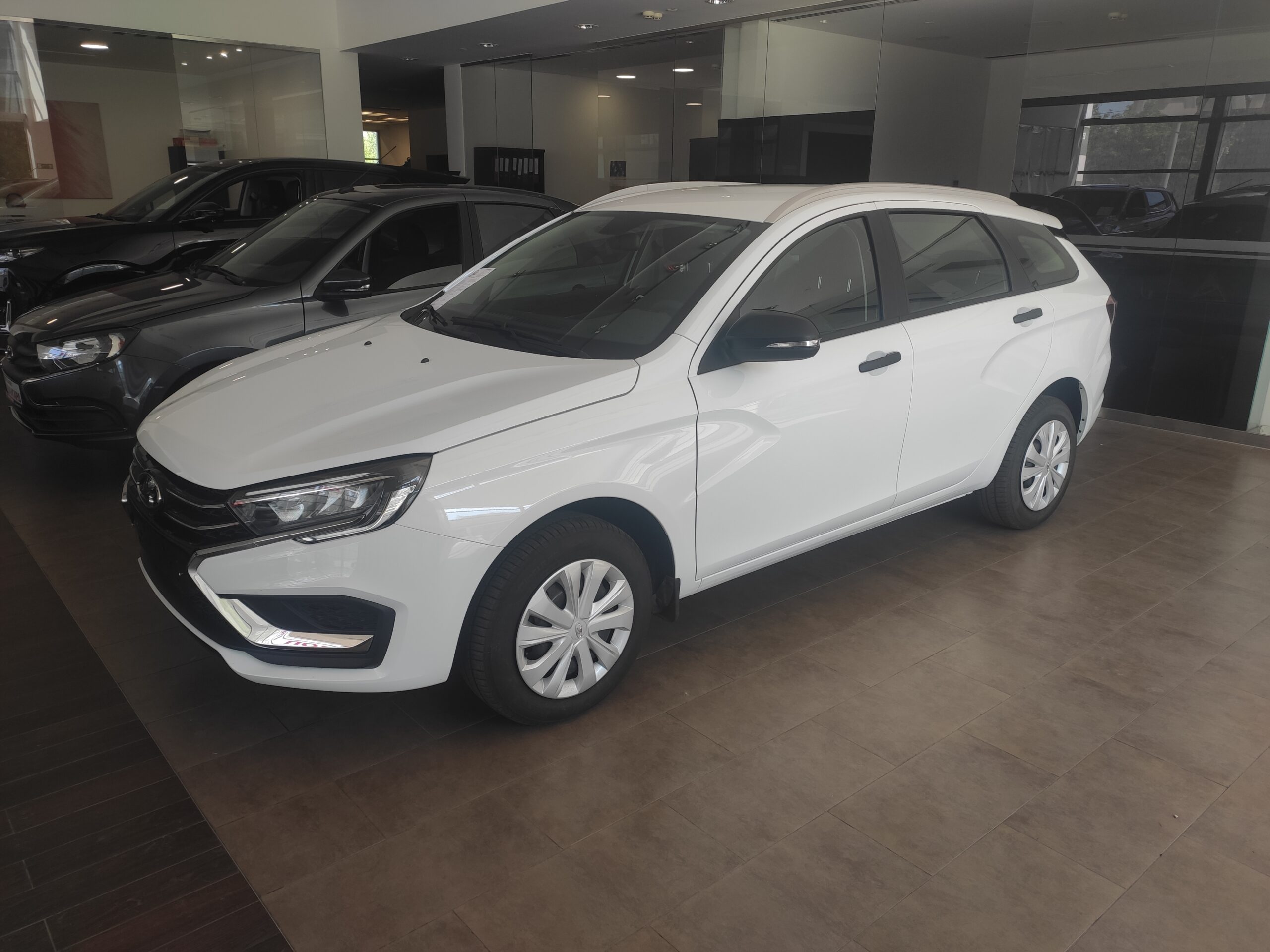 LADA VESTA SW 1.6 л. 16-кл. (106 л.с.) 5MT. Comfort’24. Белый. 2024