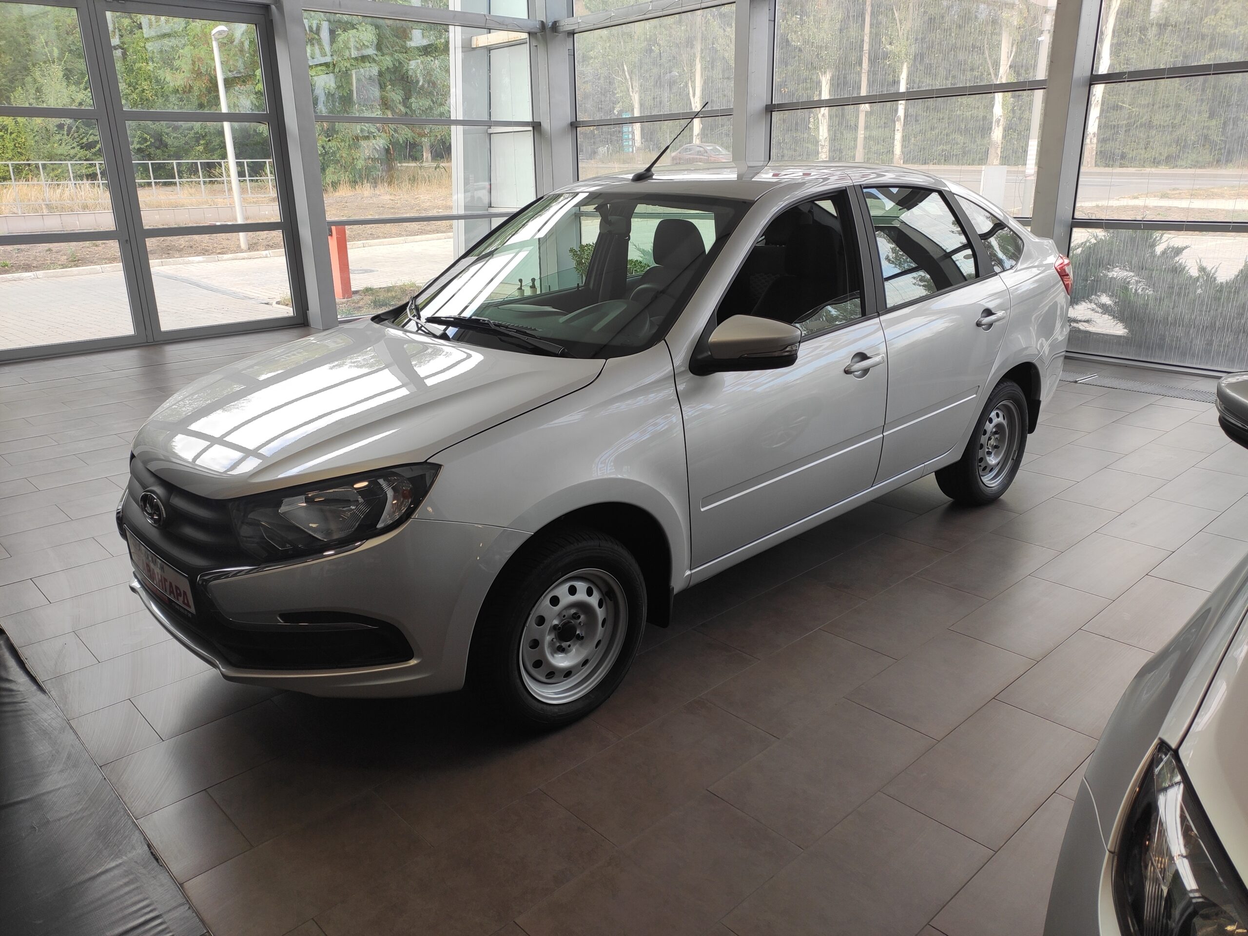 LADA GRANTA ЛИФТБЕК 1.6 л 8-кл. (90 л.с.), 5МТ. Comfort’24. Серебристый. 2024